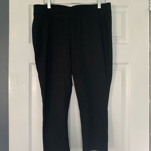 Black LIVI Capri Leggings